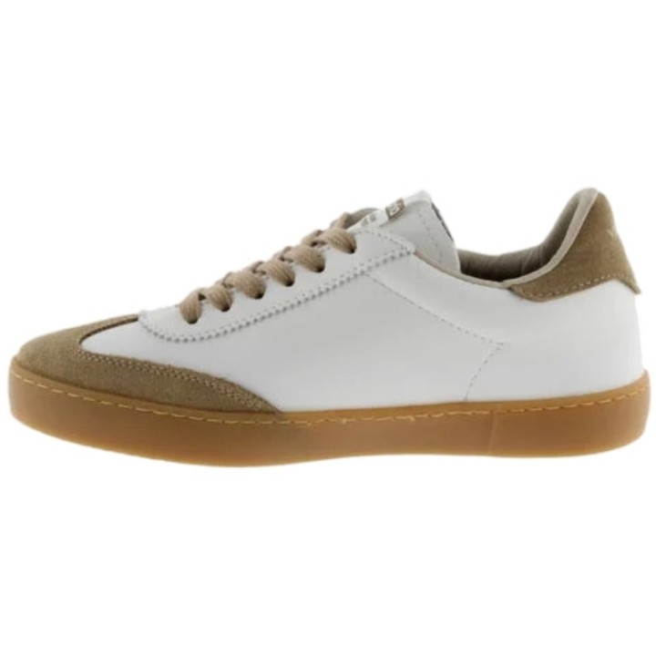 Zapatillas blancas unisex fabricadas en España en material efecto piel y piezas de serraje. Cierre mediante cordones al tono y n