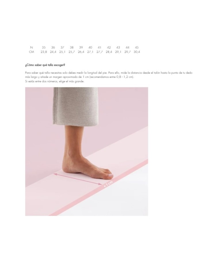 Zapatillas blancas unisex fabricadas en España en material efecto piel y piezas de serraje. Cierre mediante cordones al tono y n