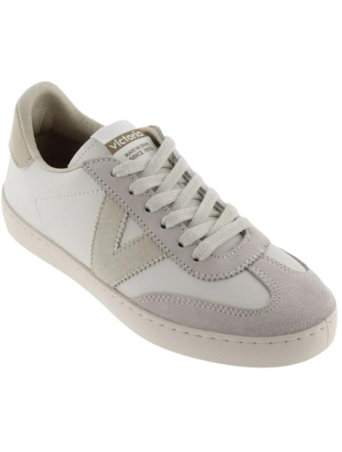 Deportivas V puntera combinada de Victoria