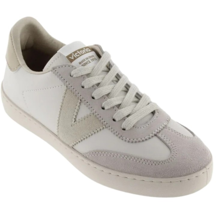 Deportivas V puntera combinada de Victoria