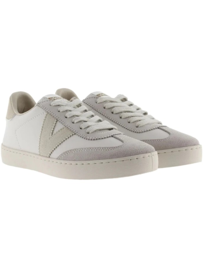 Deportivas V puntera combinada de Victoria