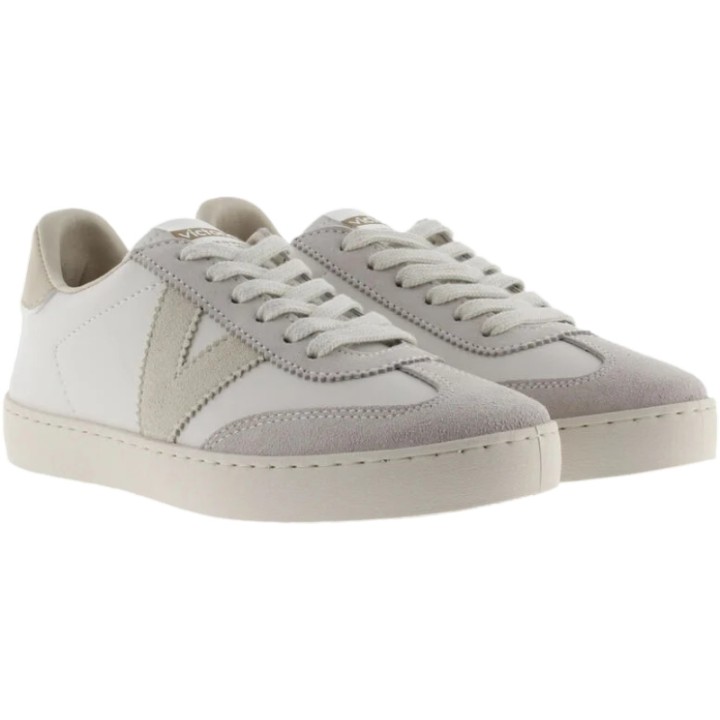 Deportivas V puntera combinada de Victoria