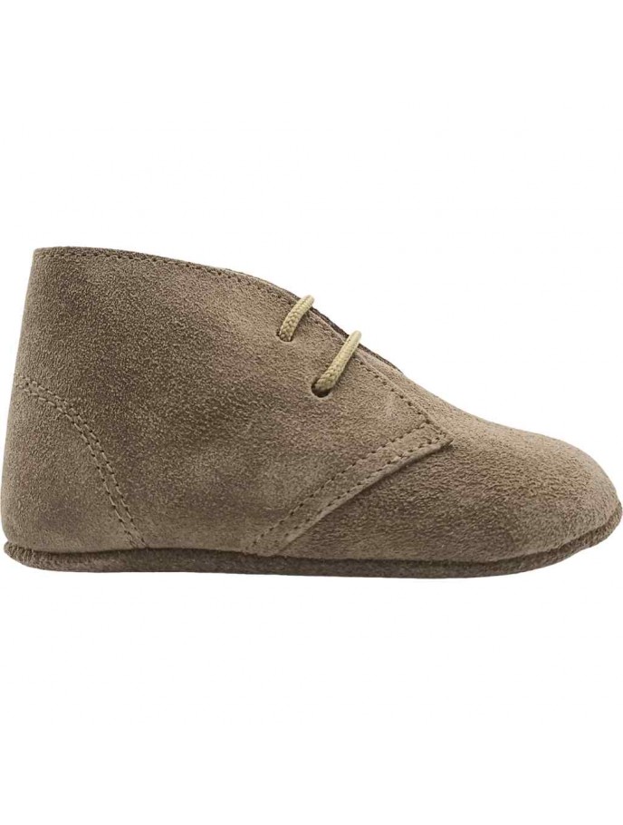Bota estilo australiana en Piel de serraje con forro interior de  borreguito. Color VISON Talla 25